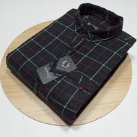 Kemeja Flanel Pendek Putih Bergaris Hitam Elegan dengan motif kotak kasual