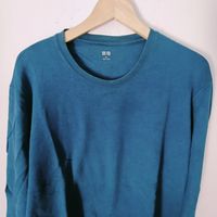 Uniqlo crewneck 
