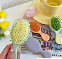 Sisir Gagang Anak Karakter Bentuk Oval Anti Kusut Warna Pastel Bahan S
